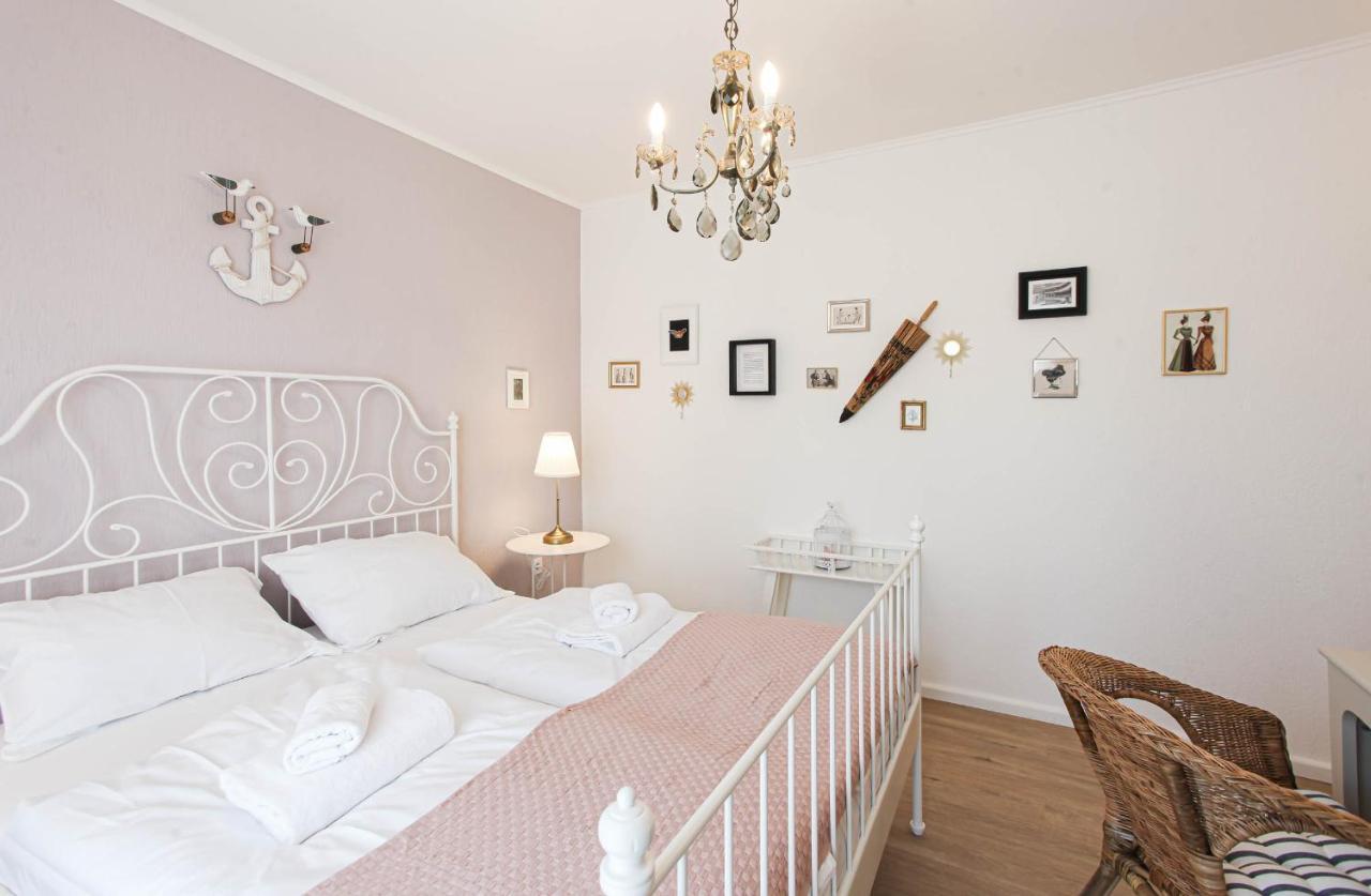 Sherlock'S Holidays Boutique Rooms Portorož Buitenkant foto